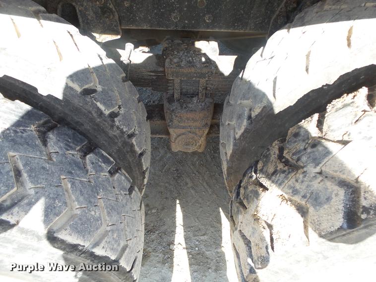 image for item DB7395 1997 Ford LT8000 dump truck