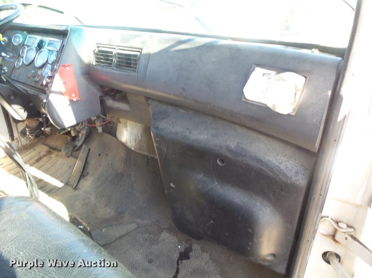 image for item DB7395 1997 Ford LT8000 dump truck