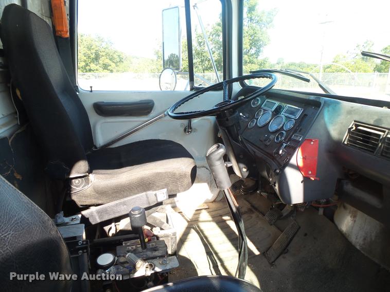 image for item DB7395 1997 Ford LT8000 dump truck