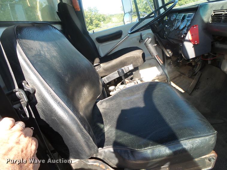 image for item DB7395 1997 Ford LT8000 dump truck