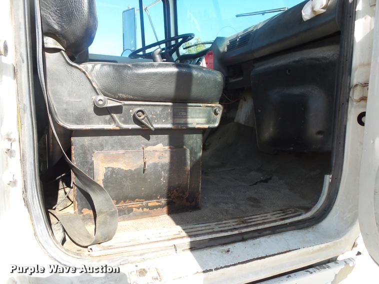 image for item DB7395 1997 Ford LT8000 dump truck