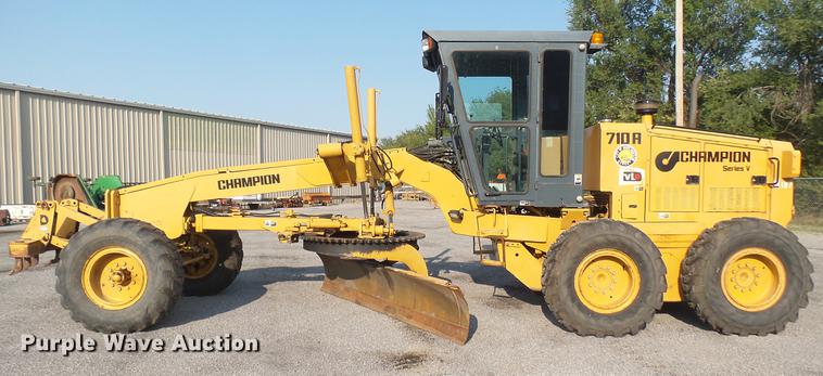image for item DC1757 1997 Champion 710A Series V motor grader