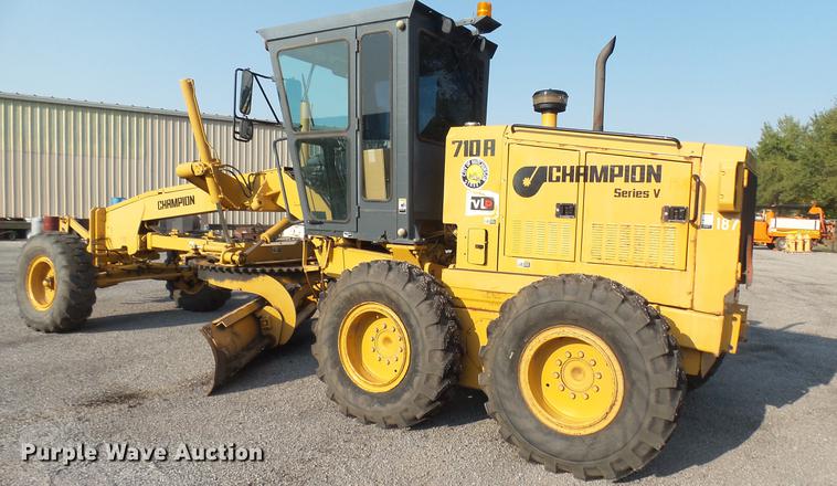 image for item DC1757 1997 Champion 710A Series V motor grader