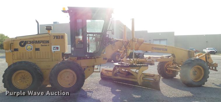 image for item DC1757 1997 Champion 710A Series V motor grader