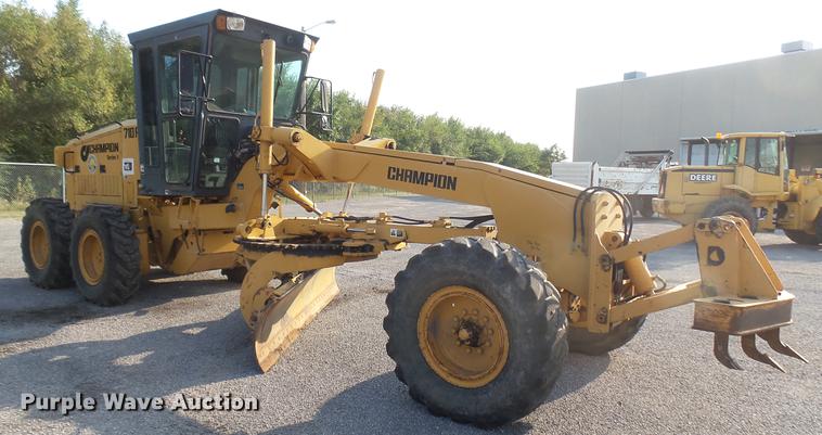 image for item DC1757 1997 Champion 710A Series V motor grader