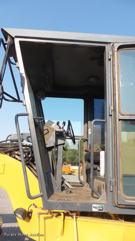 image for item DC1757 1997 Champion 710A Series V motor grader