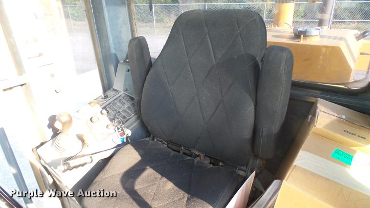 image for item DC1757 1997 Champion 710A Series V motor grader