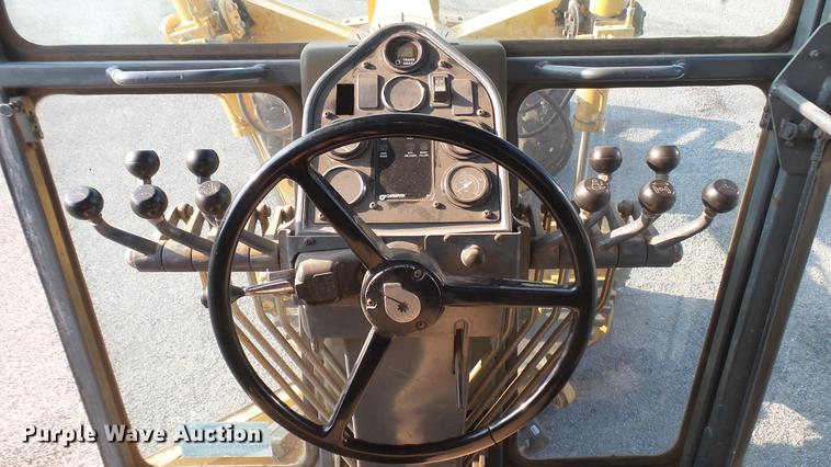 image for item DC1757 1997 Champion 710A Series V motor grader