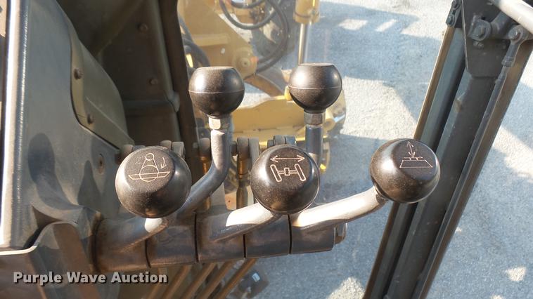 image for item DC1757 1997 Champion 710A Series V motor grader