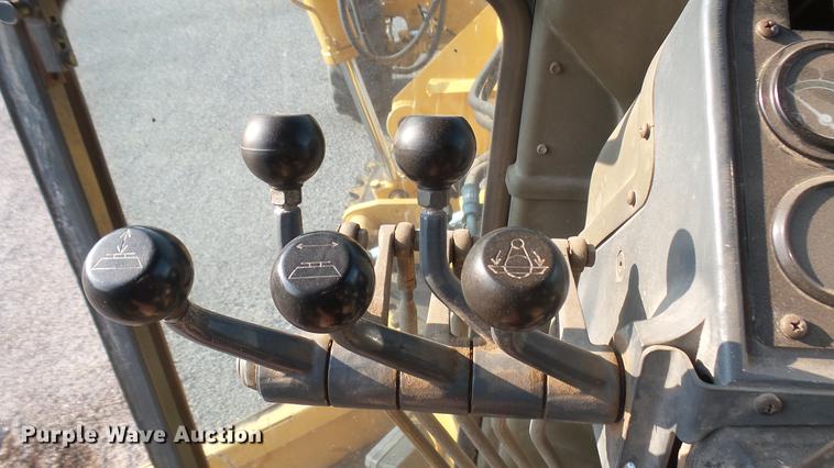 image for item DC1757 1997 Champion 710A Series V motor grader