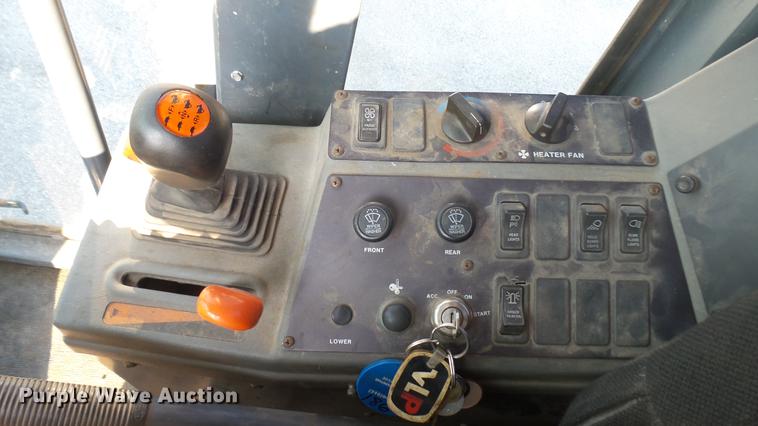 image for item DC1757 1997 Champion 710A Series V motor grader