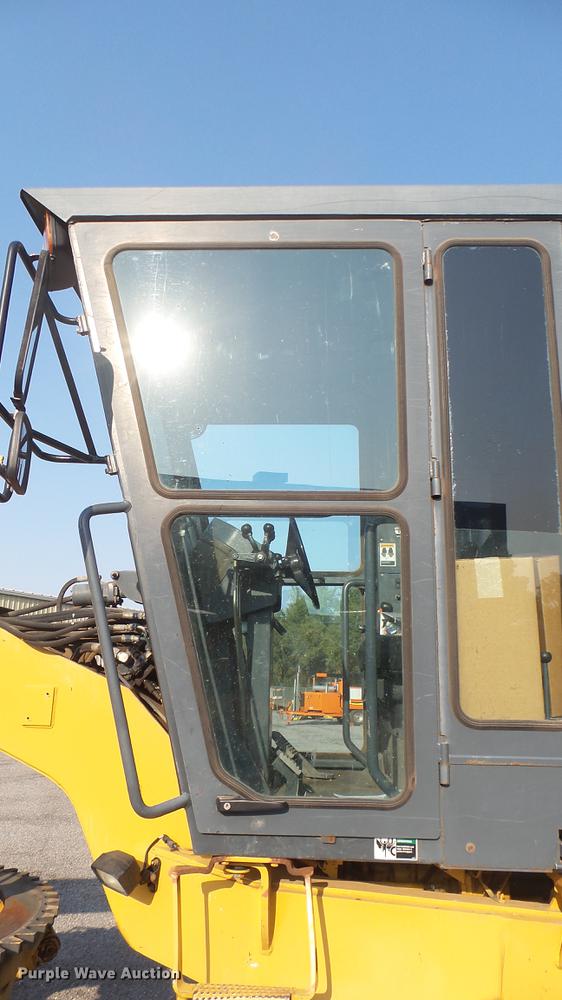 image for item DC1757 1997 Champion 710A Series V motor grader