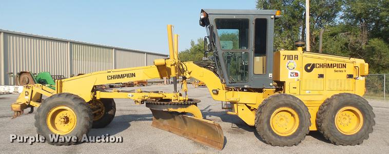 image for item DC1757 1997 Champion 710A Series V motor grader