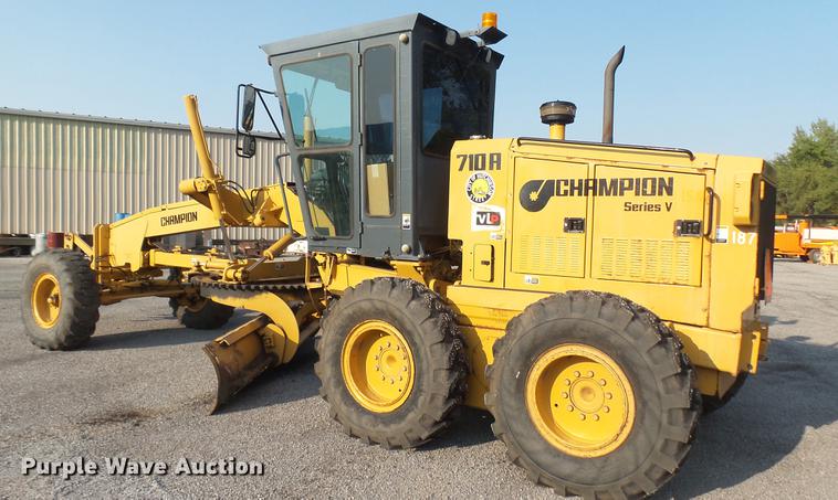 image for item DC1757 1997 Champion 710A Series V motor grader