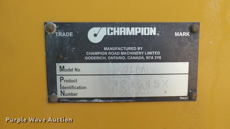 image for item DC1757 1997 Champion 710A Series V motor grader