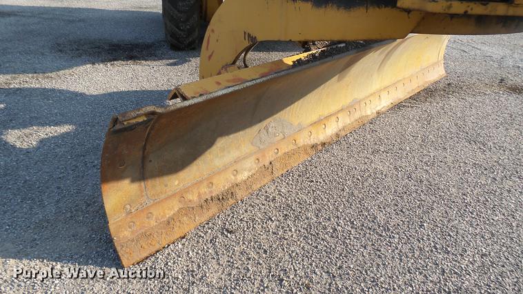 image for item DC1757 1997 Champion 710A Series V motor grader