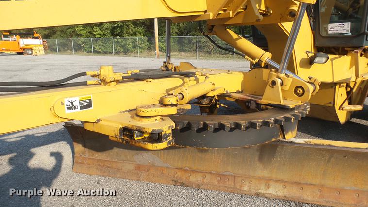 image for item DC1757 1997 Champion 710A Series V motor grader