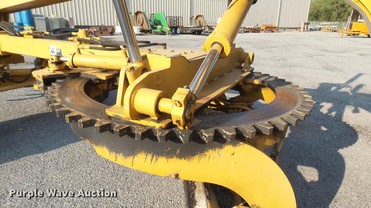image for item DC1757 1997 Champion 710A Series V motor grader