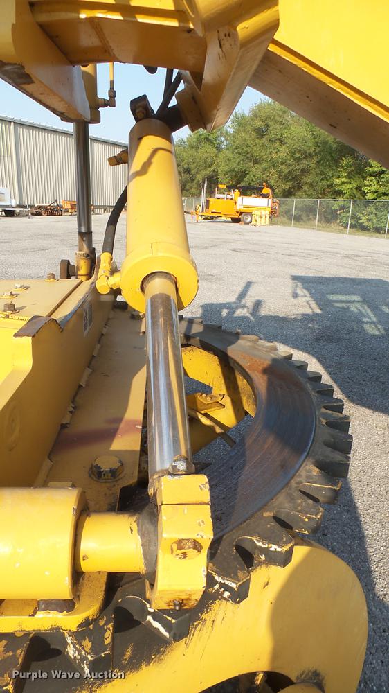 image for item DC1757 1997 Champion 710A Series V motor grader