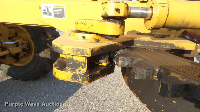 image for item DC1757 1997 Champion 710A Series V motor grader
