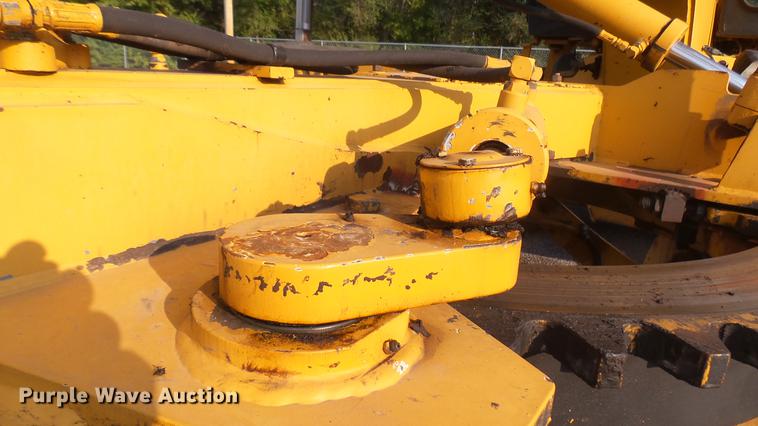 image for item DC1757 1997 Champion 710A Series V motor grader