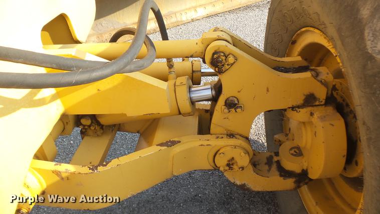 image for item DC1757 1997 Champion 710A Series V motor grader