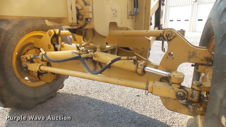 image for item DC1757 1997 Champion 710A Series V motor grader