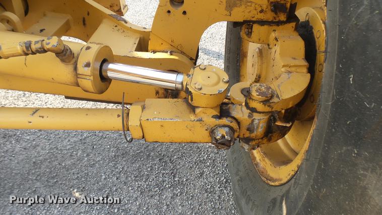 image for item DC1757 1997 Champion 710A Series V motor grader