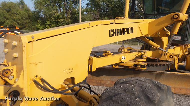 image for item DC1757 1997 Champion 710A Series V motor grader