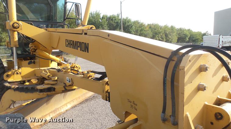 image for item DC1757 1997 Champion 710A Series V motor grader