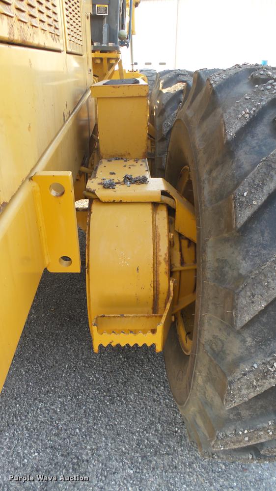 image for item DC1757 1997 Champion 710A Series V motor grader