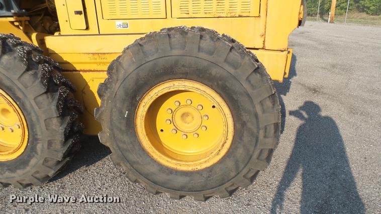 image for item DC1757 1997 Champion 710A Series V motor grader
