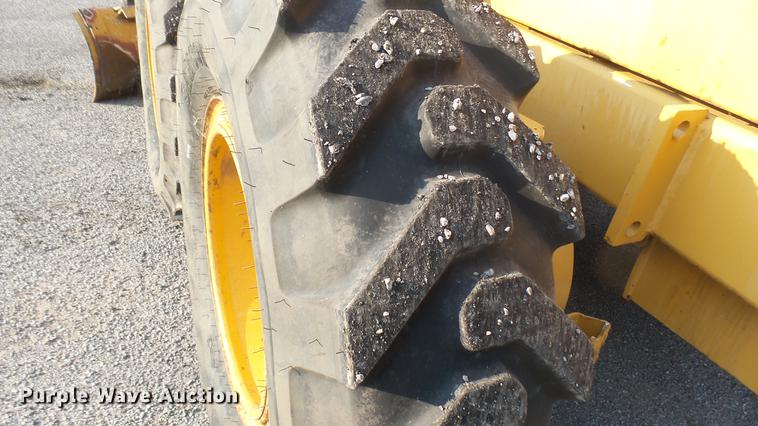 image for item DC1757 1997 Champion 710A Series V motor grader