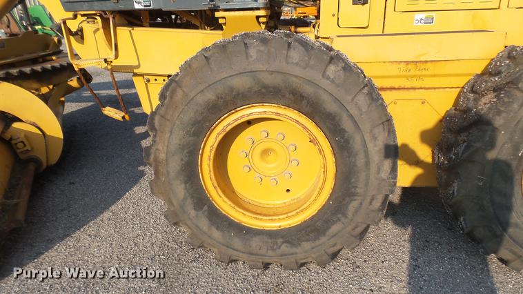 image for item DC1757 1997 Champion 710A Series V motor grader
