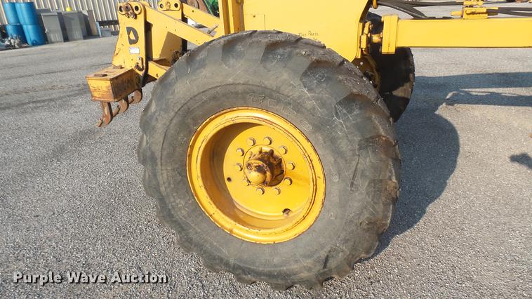 image for item DC1757 1997 Champion 710A Series V motor grader