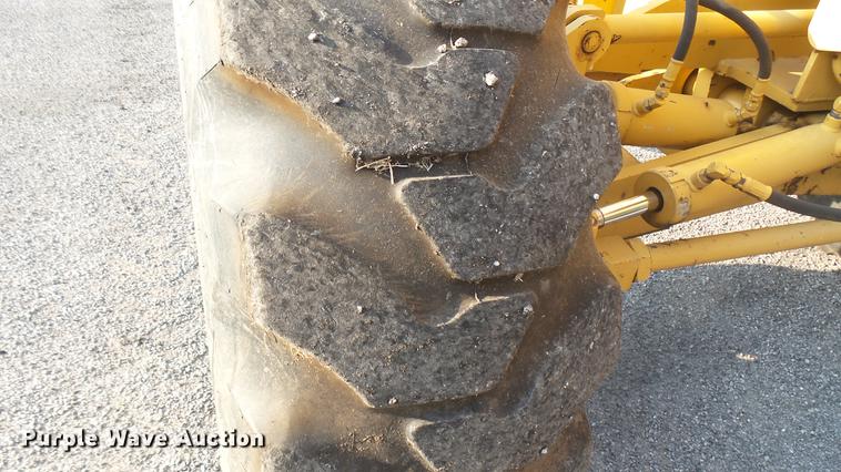 image for item DC1757 1997 Champion 710A Series V motor grader