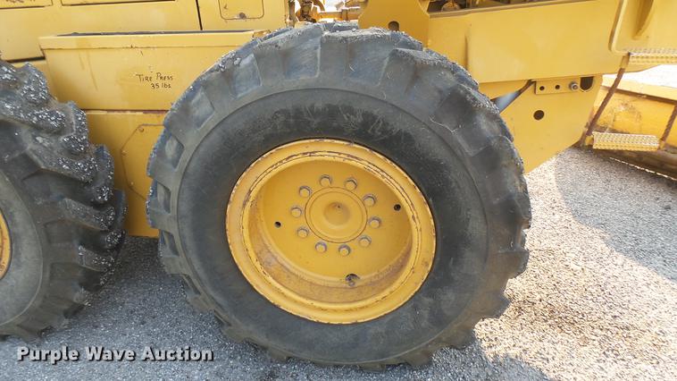 image for item DC1757 1997 Champion 710A Series V motor grader