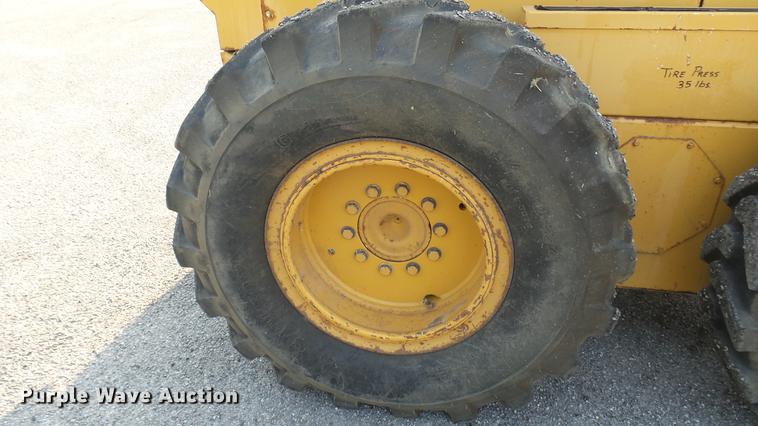 image for item DC1757 1997 Champion 710A Series V motor grader