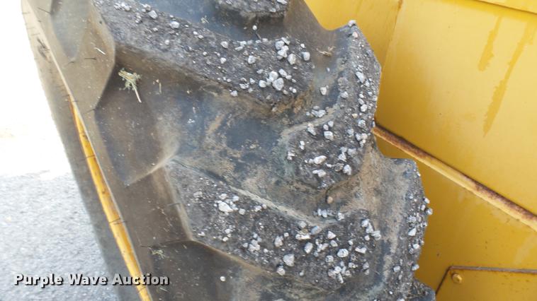 image for item DC1757 1997 Champion 710A Series V motor grader