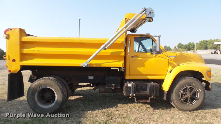 image for item DC1765 1998 Ford F800 dump truck