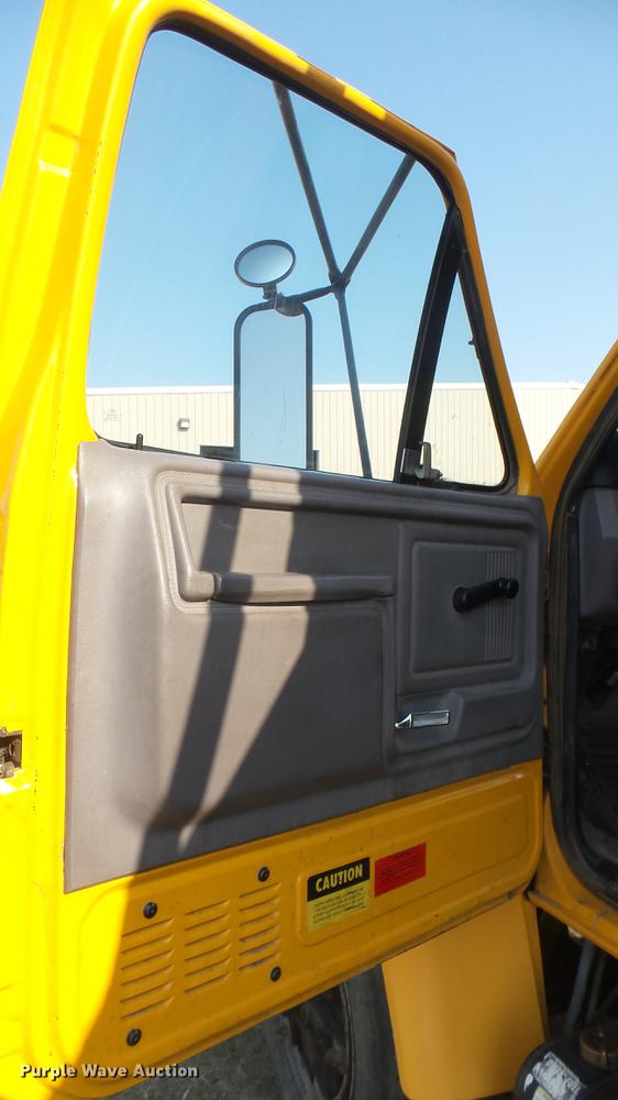 image for item DC1765 1998 Ford F800 dump truck