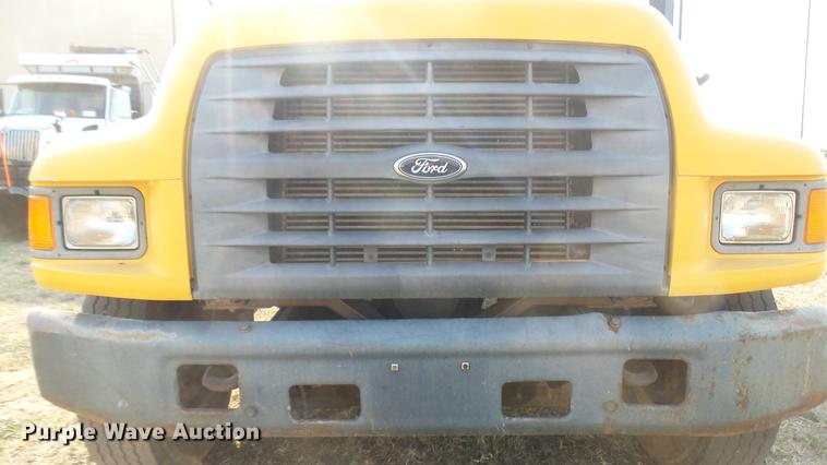 image for item DC1765 1998 Ford F800 dump truck