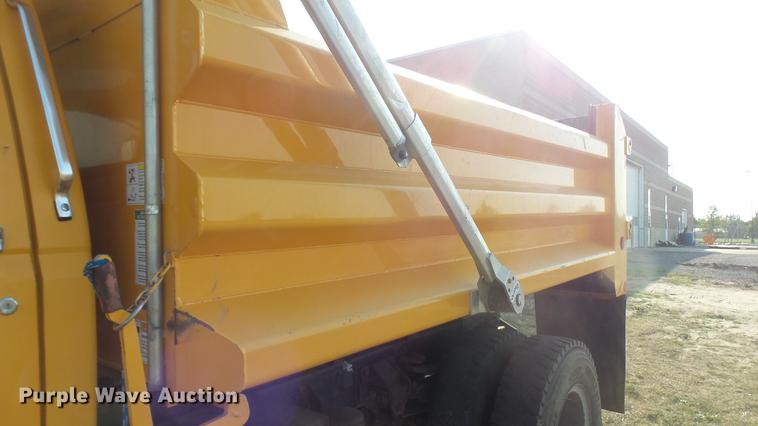 image for item DC1765 1998 Ford F800 dump truck
