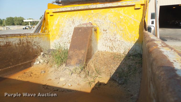 image for item DC1765 1998 Ford F800 dump truck