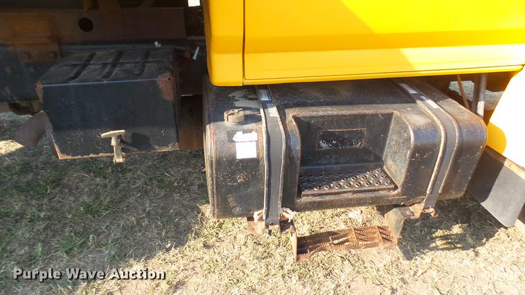 image for item DC1765 1998 Ford F800 dump truck