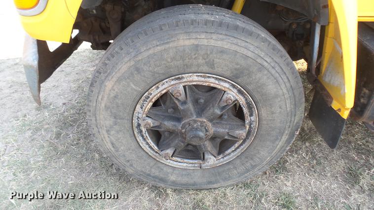 image for item DC1765 1998 Ford F800 dump truck