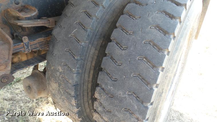 image for item DC1765 1998 Ford F800 dump truck