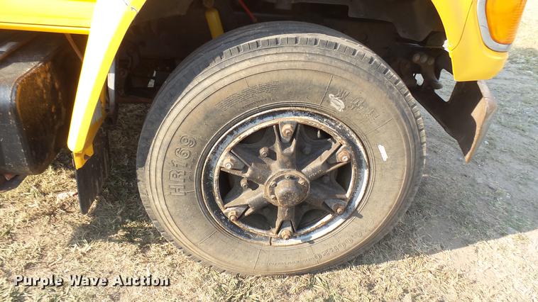 image for item DC1765 1998 Ford F800 dump truck