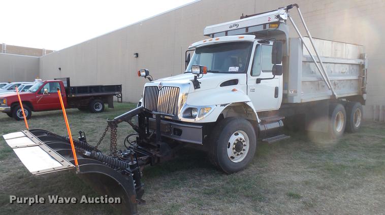 image for item DC1766 2006 International 7400 dump truck