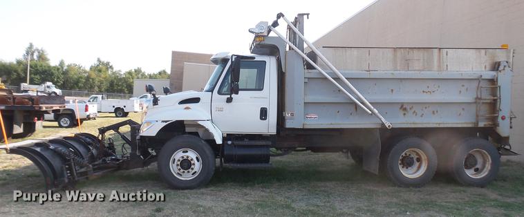 image for item DC1766 2006 International 7400 dump truck